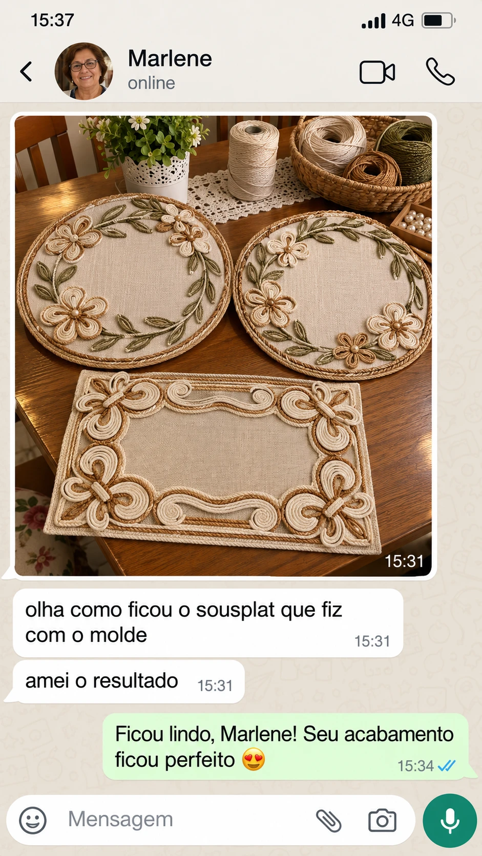 Depoimento de Marlene mostrando o sousplat que fez com o molde