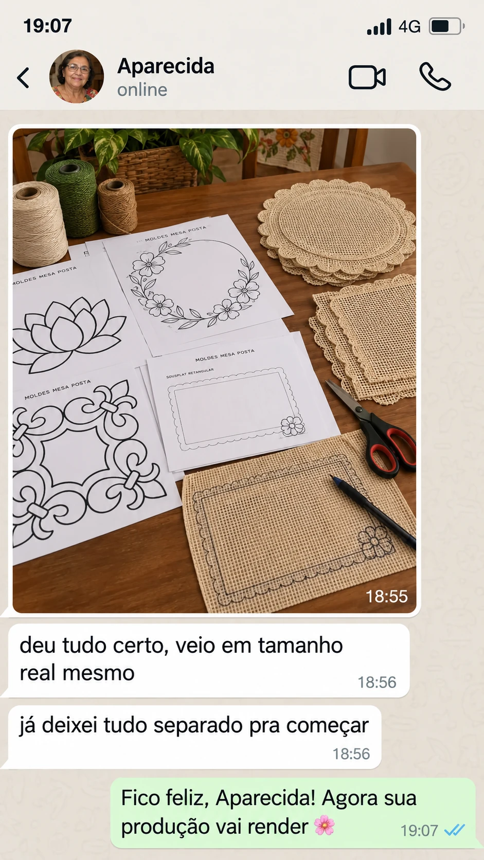 Depoimento de Aparecida com os moldes já separados para produzir